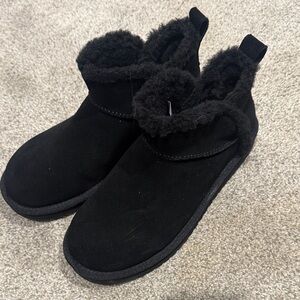 Koolaburra Black Suede Fur Boots